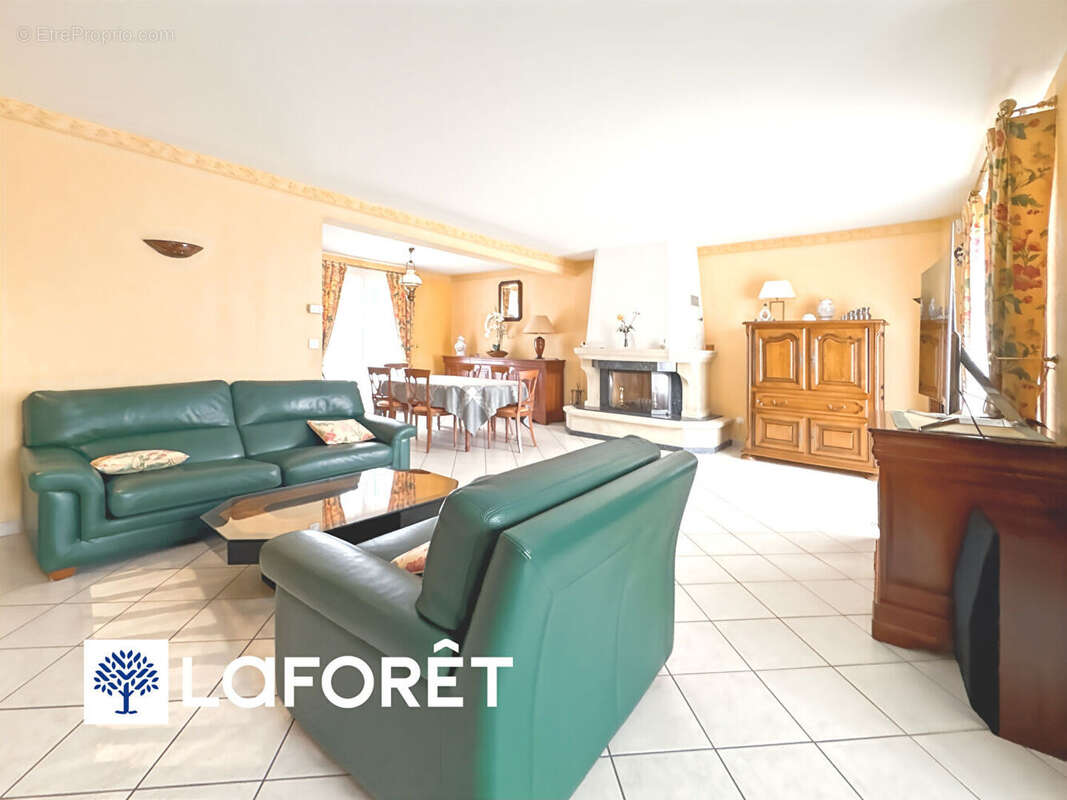 Maison à SAINTE-GENEVIEVE-DES-BOIS