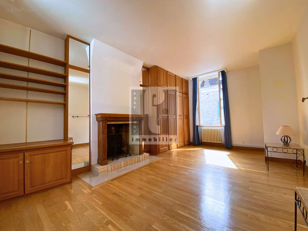 Maison à GREZ-SUR-LOING