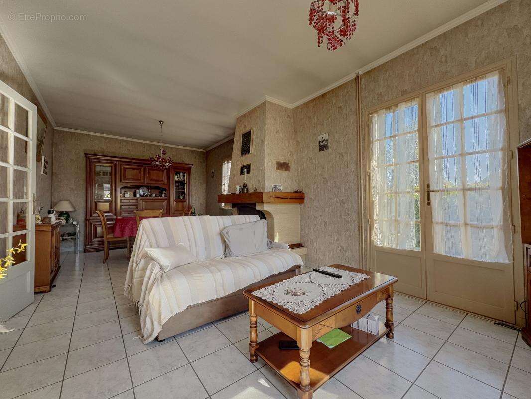 Maison à MAGNY-SUR-TILLE