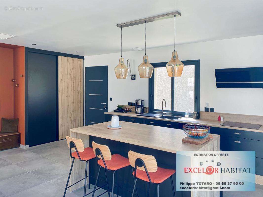 Maison à LA CHAPELLE-DE-GUINCHAY