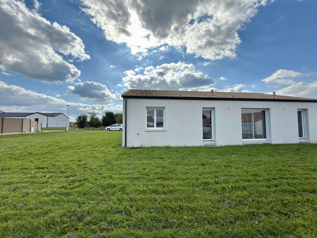 Maison à SAINT-ETIENNE-DU-BOIS