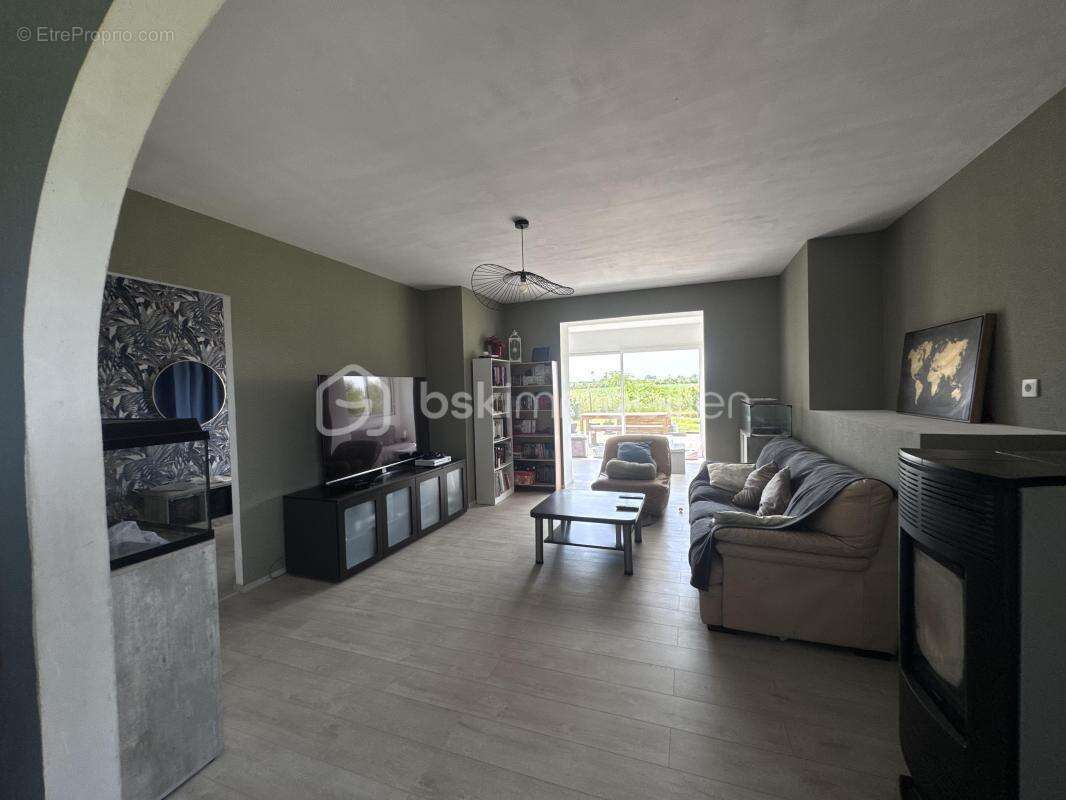 SAINT-VOUGAY – Maison familiale de 166 m² sur 4 100 m² de terrain - photo 7