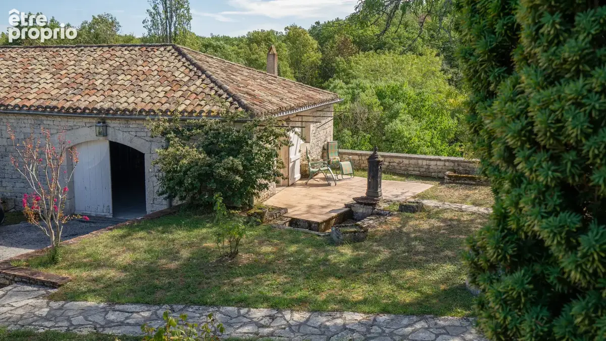 Superbe propriété en pierre du XVIIIᵉ siècle avec gîte et piscine, au cœur d’un parc arboré de 6000 m2 - photo 22