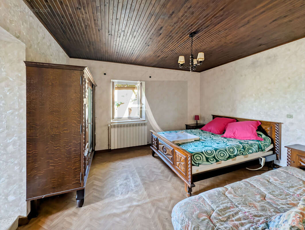 Maison et grange en pierre à rénover - photo 8