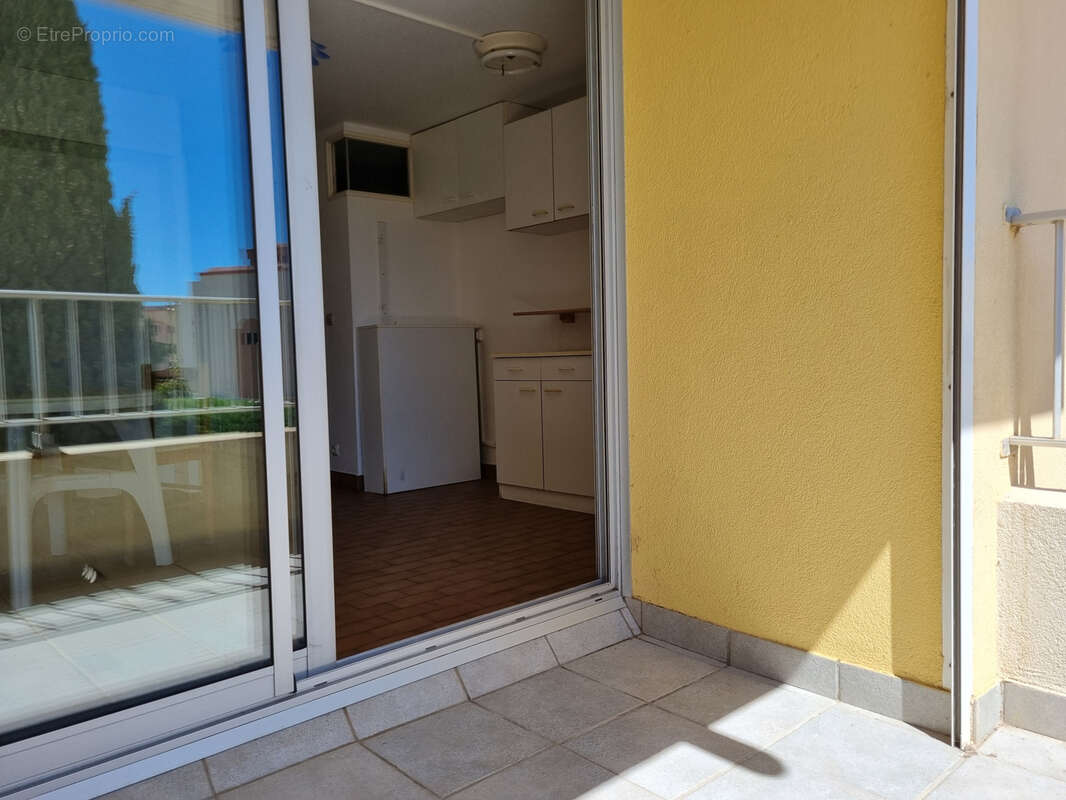 A vendre - gruissan - au coeur du port et proche de plage du grazel -  appartement 4 couchages - terrasse - pi - photo 3