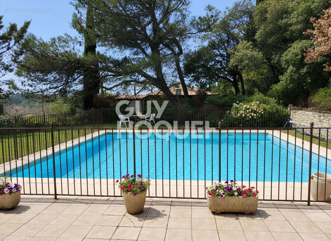 Maison BEAUMES-DE-VENISE - 200 m² habitables - R+1 - Piscine, Garage, Terrasse, Atelier - photo 2