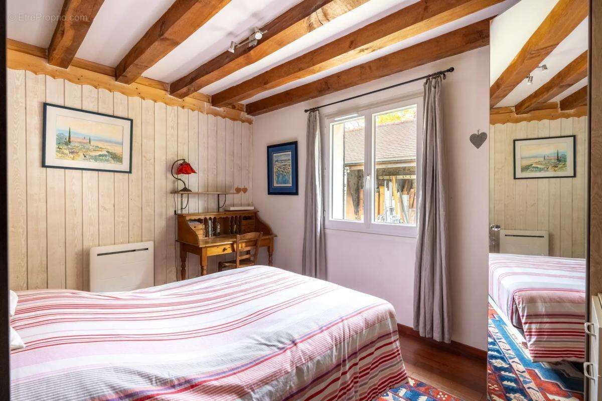 Maison à LA CELLE-LES-BORDES