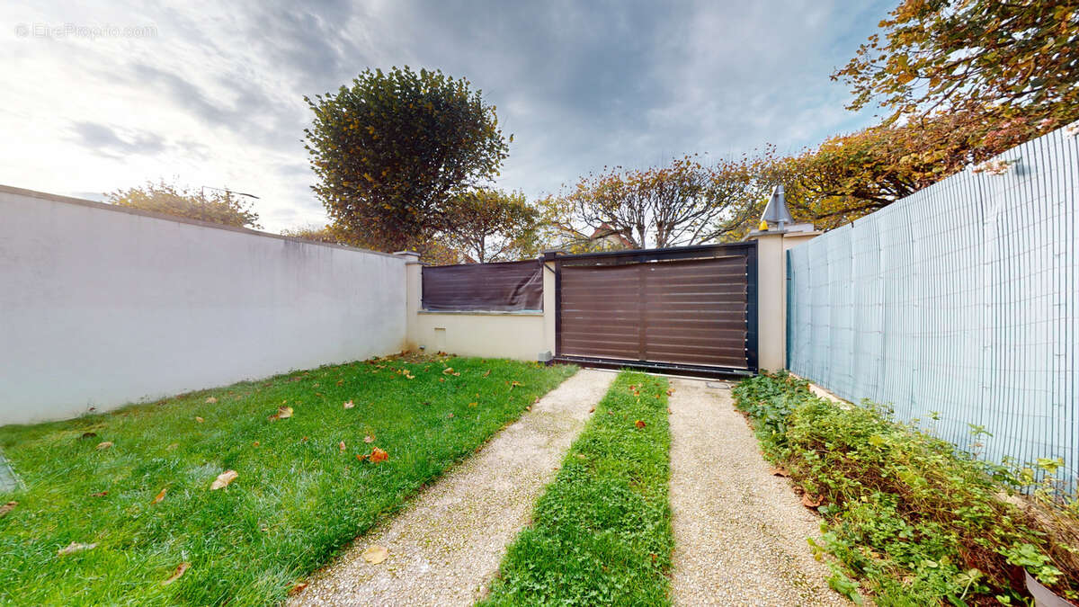 Maison à SARTROUVILLE