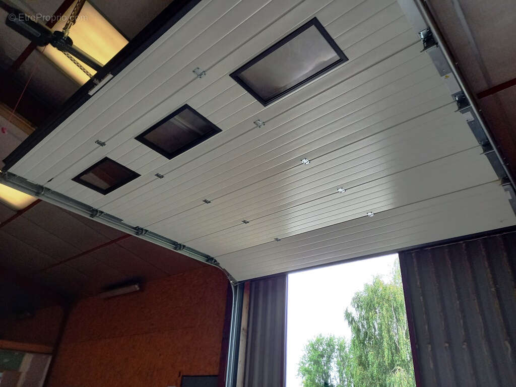 Commerce à MONTOURS