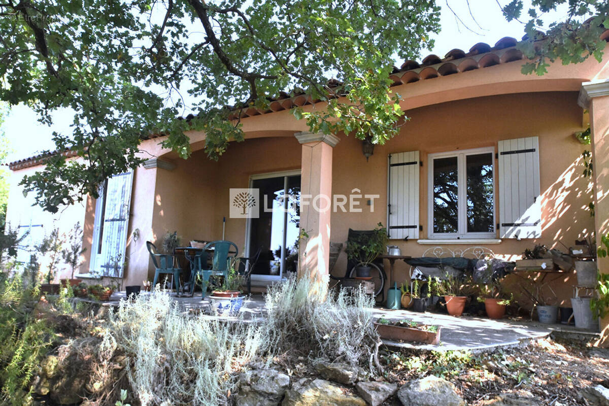 Maison à BAGNOLS-EN-FORET
