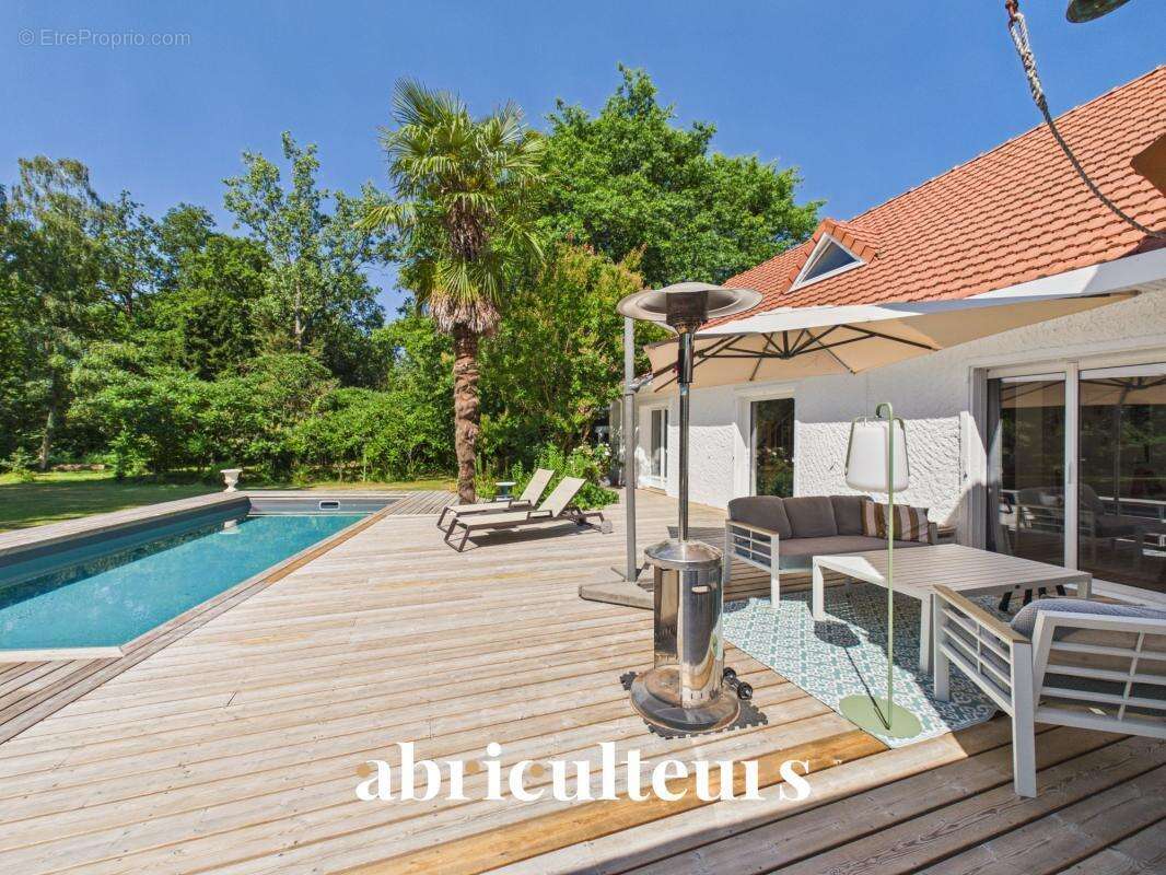 Belle maison idéale pour la famille avec grand jardin, terrasse et piscine en vente à Sautron (44880) - photo 18