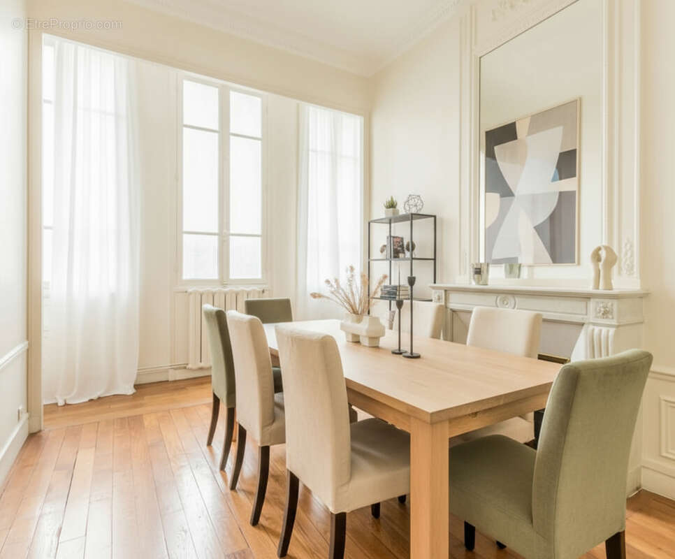 Appartement à PARIS-17E