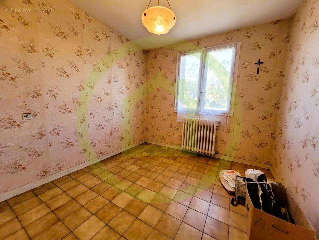 Maison à SAINT-BONNET-SUR-GIRONDE