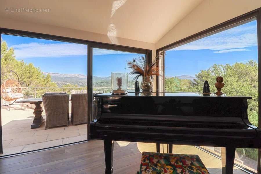 Maison à TOURRETTES