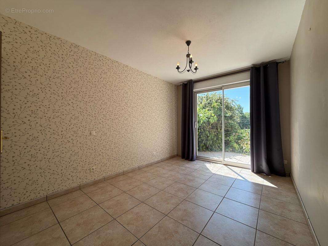 Maison 213 m² à Saint-Epain  - photo 17