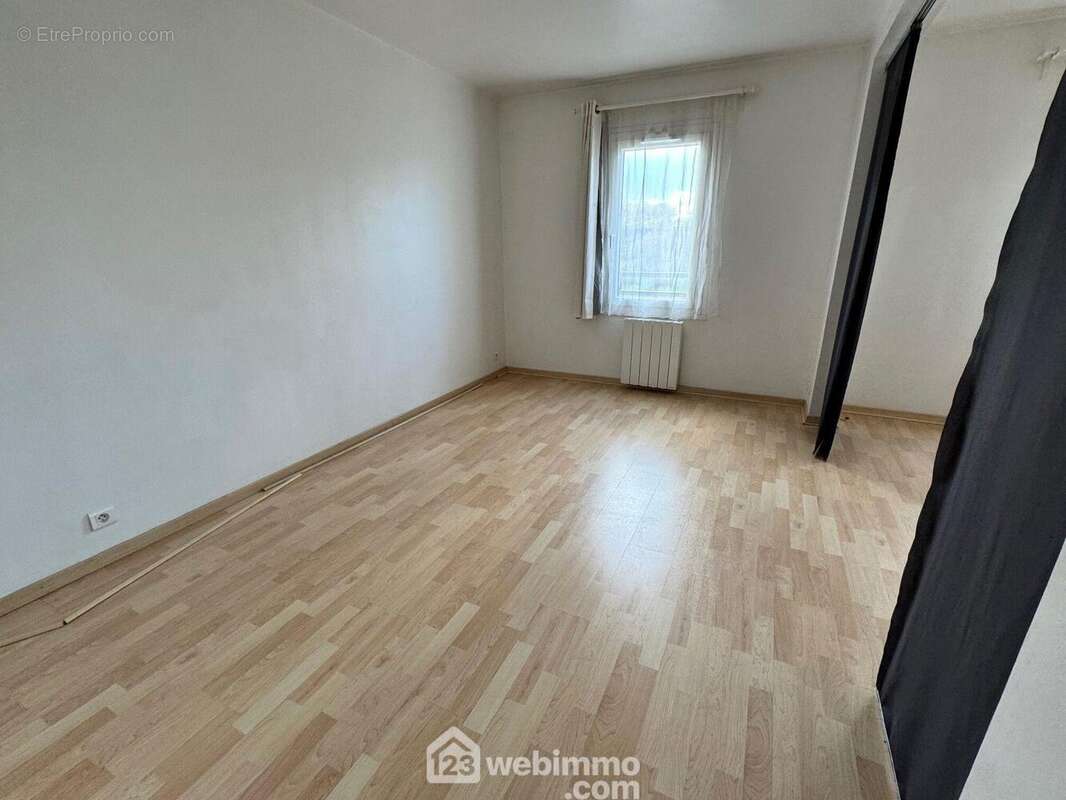 une première chambre... - Appartement à LISSES