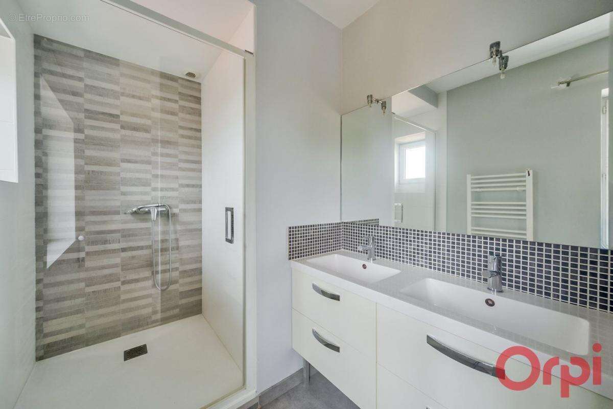 Appartement à CHARNAY-LES-MACON