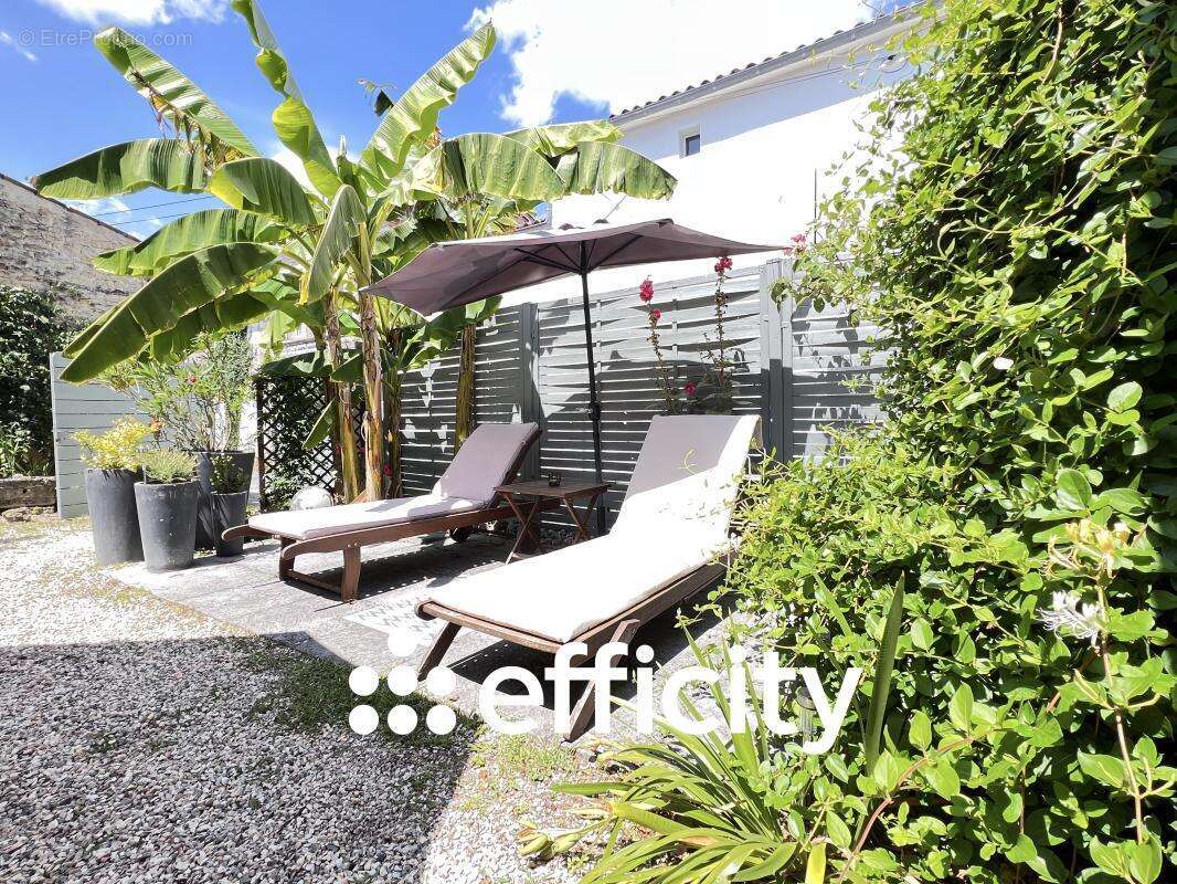 Maison à SAINT-GERMAIN-DE-MARENCENNES