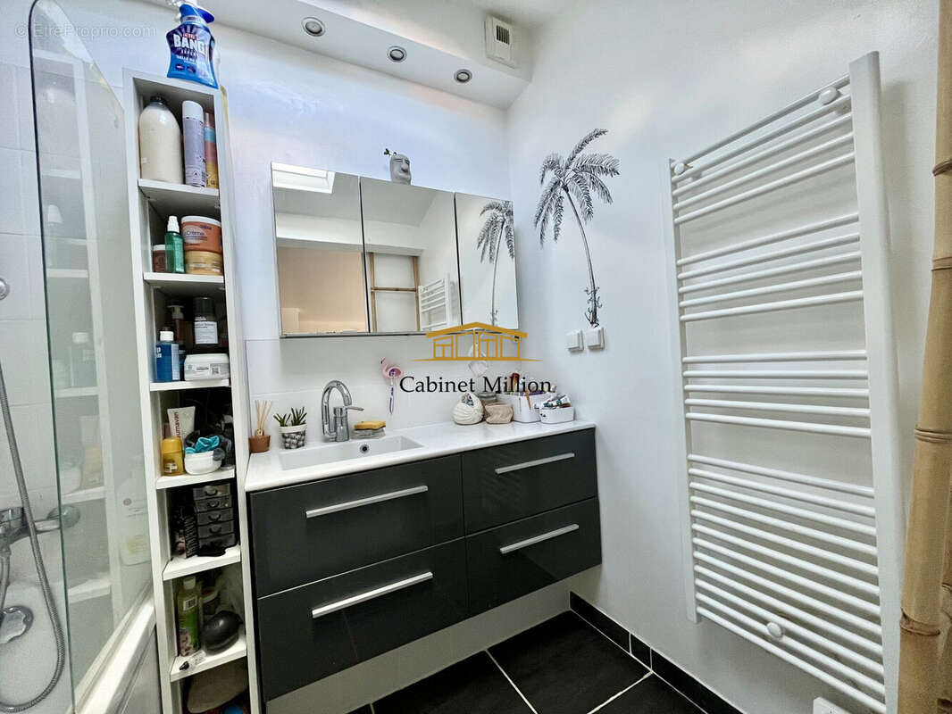 Maison à VIC-LA-GARDIOLE