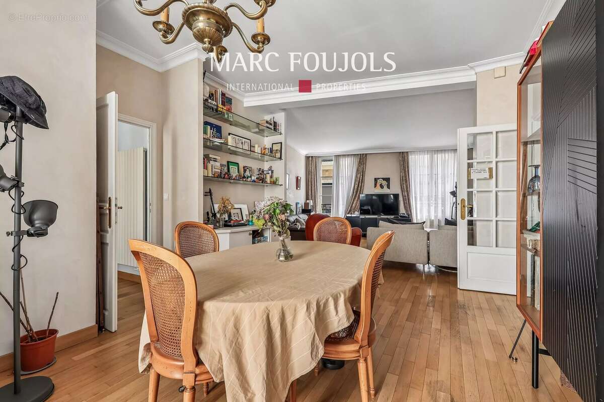 Paris 1er Rivoli / Les Halles : appartement traversant de 100 m² avec balcon - photo 4
