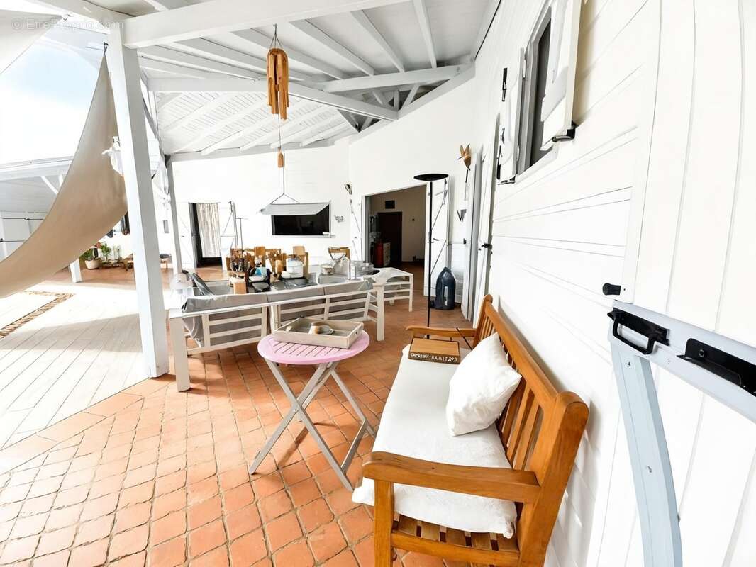 Villa d'exception de plain-pied 6 pièces, avec piscine, vue montagne – Le Gosier LE GOSIER (971) - photo 6
