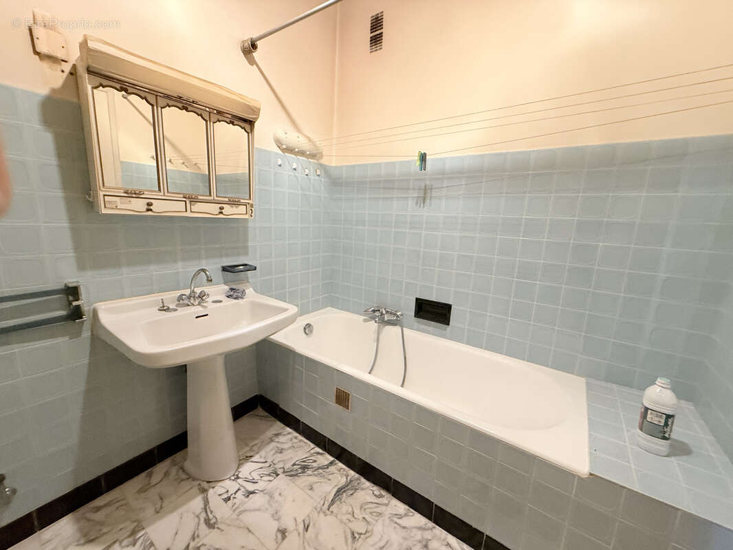 Appartement à ROQUEBRUNE-CAP-MARTIN