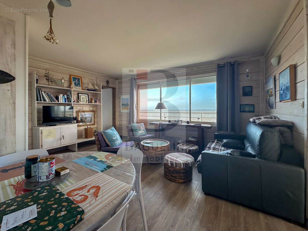 Appartement à FOURAS