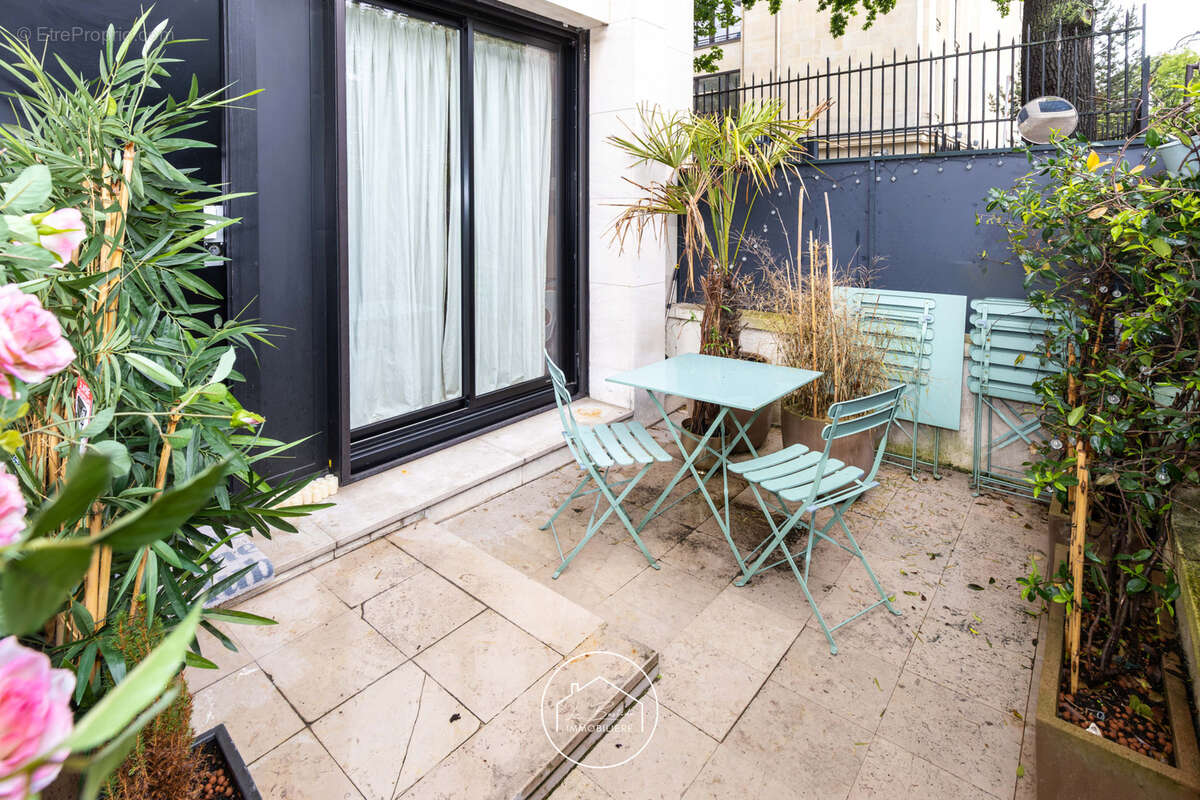 Appartement à PARIS-16E