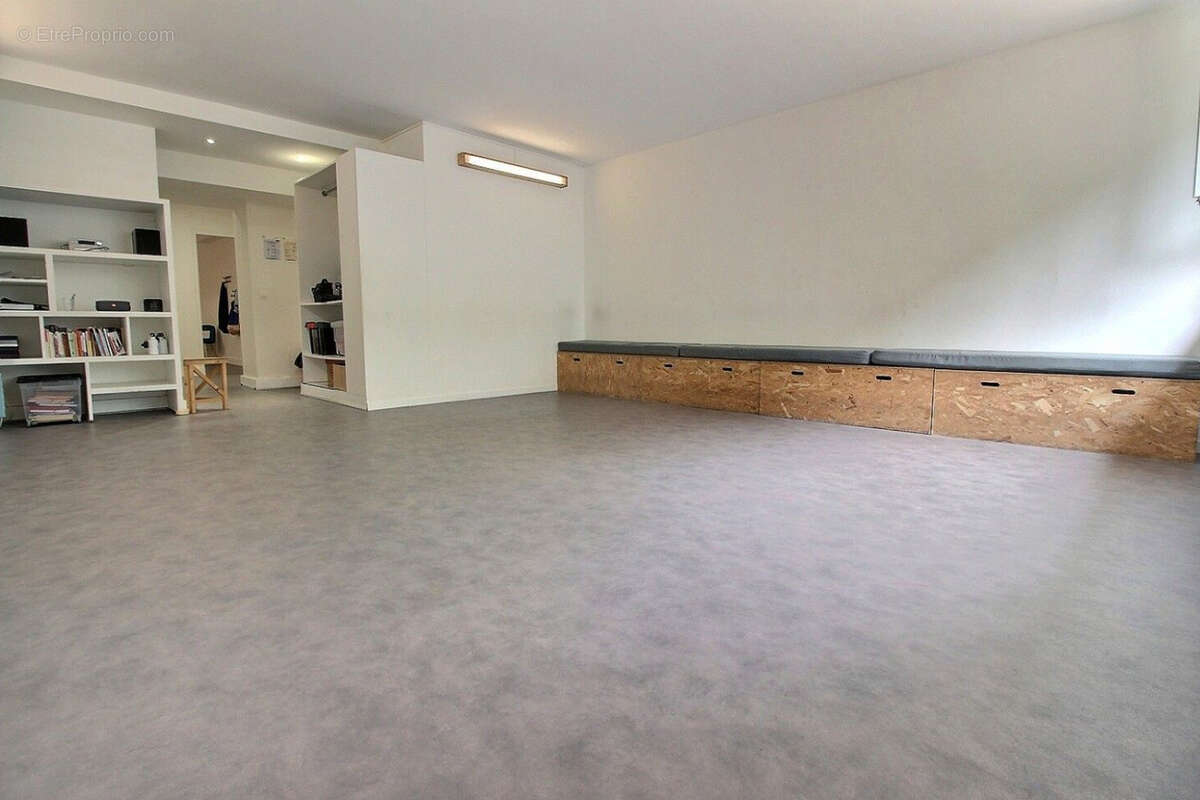 Commerce à NEUILLY-SUR-SEINE