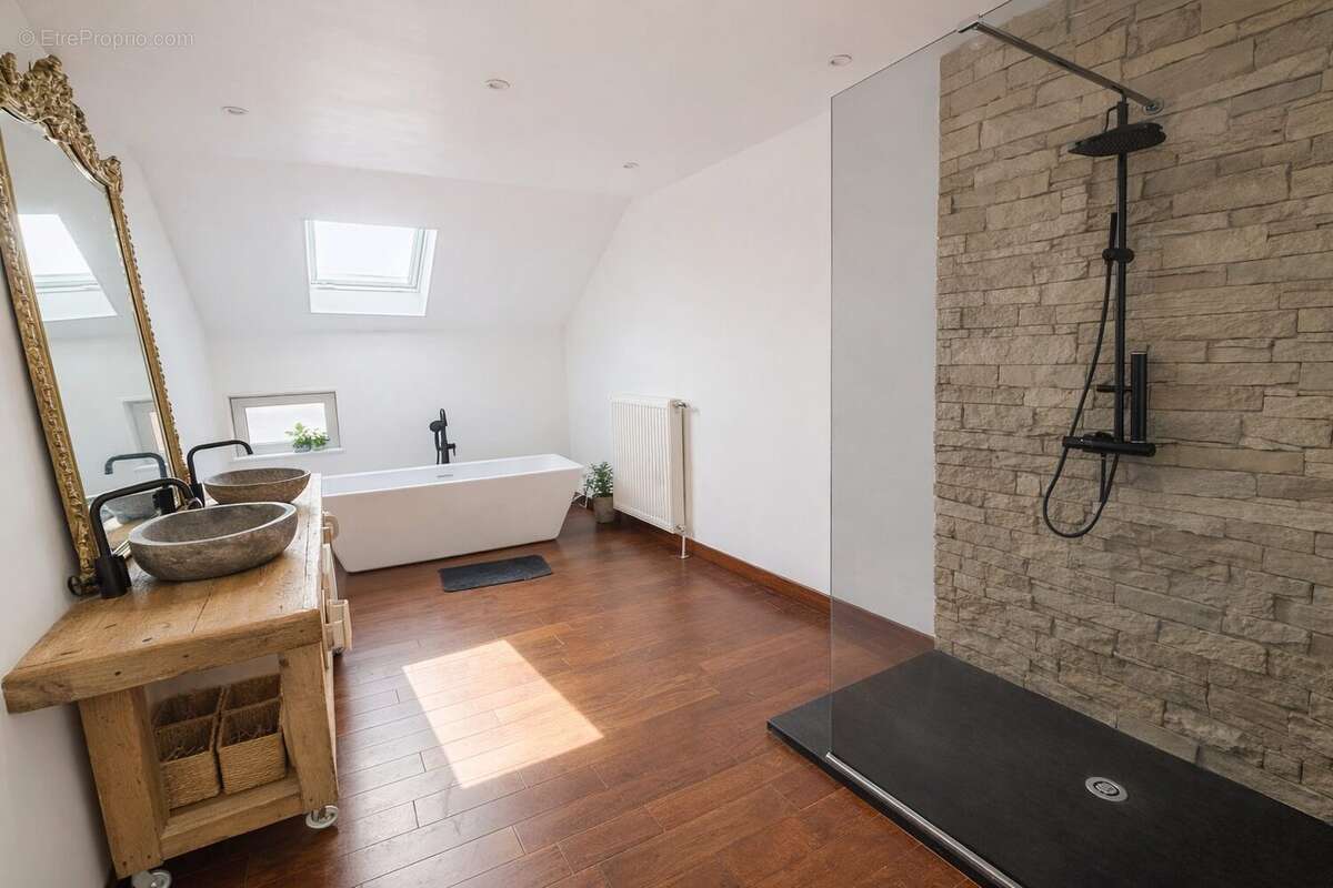 Maison à VELLEMINFROY