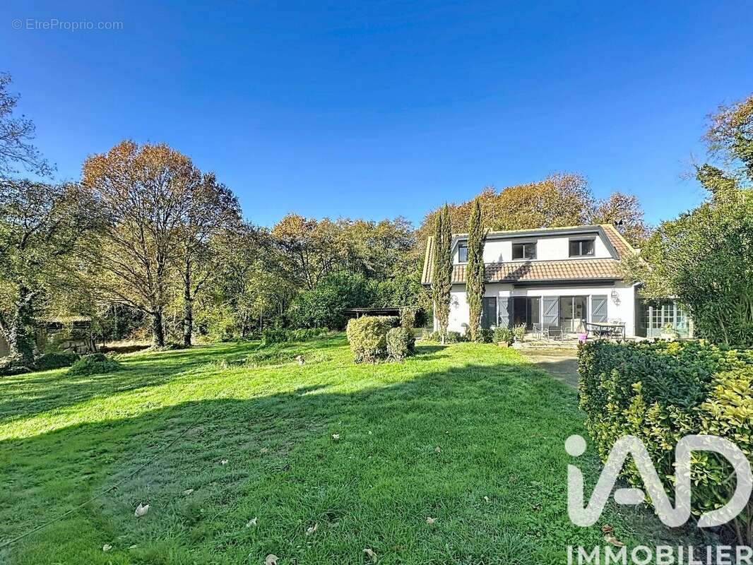 Photo 2 - Maison à PUJO-LE-PLAN