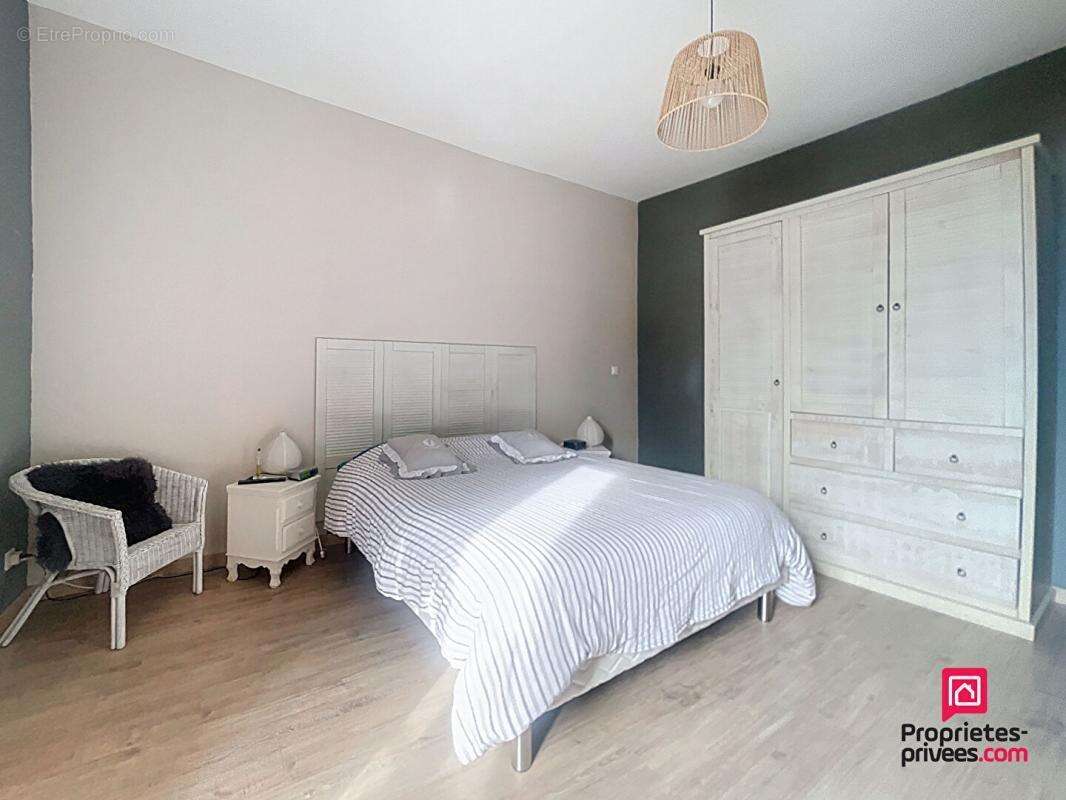 Maison à SAINT-COSME-EN-VAIRAIS