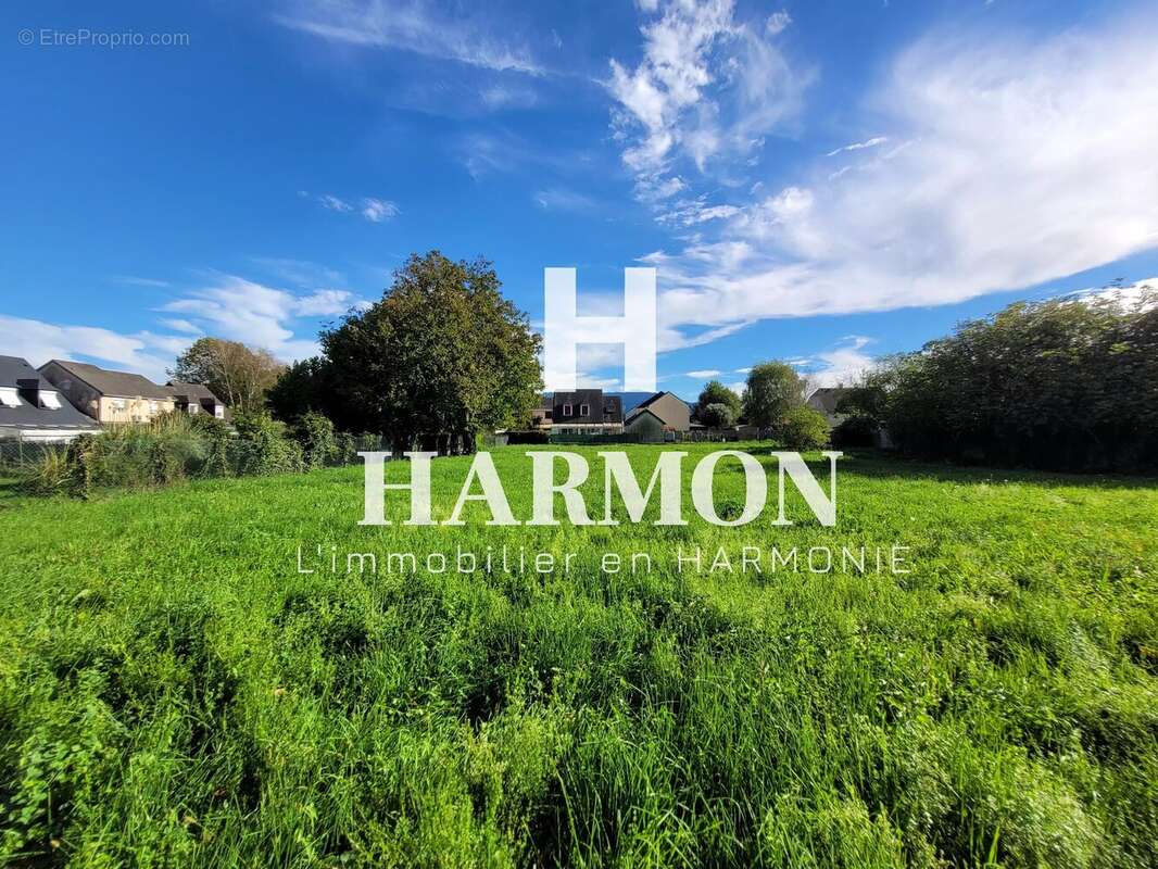 Terrain à OLORON-SAINTE-MARIE