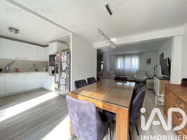 Maison 86 m² à Coubron  - photo 5