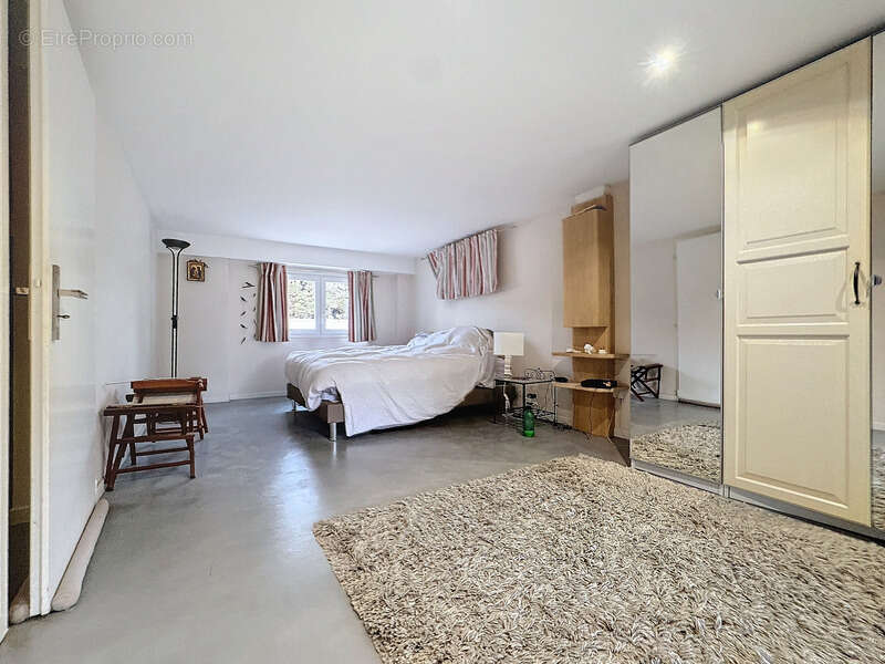 Maison à SAINT-GENIS-POUILLY