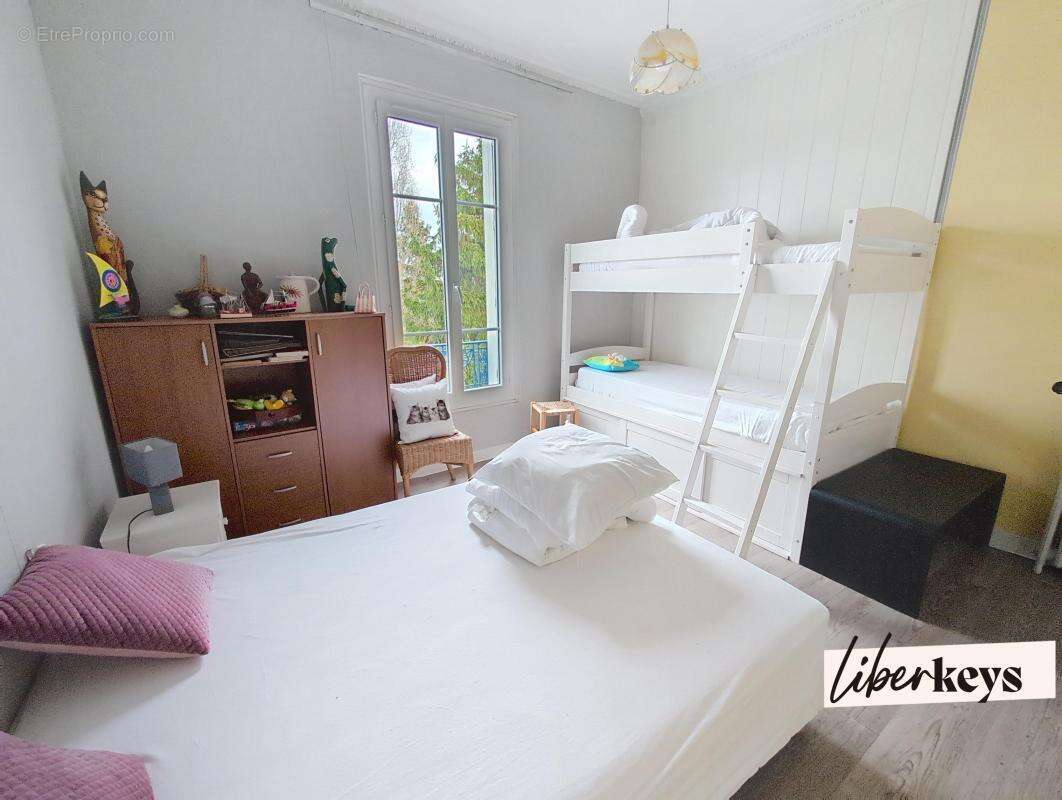 Maison à SAINT-CLEMENT-DES-LEVEES