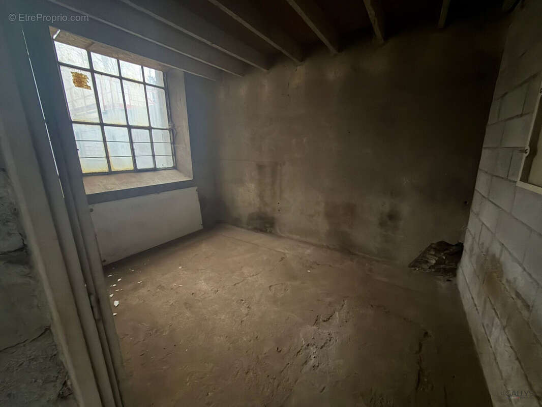 Commerce à TUCQUEGNIEUX