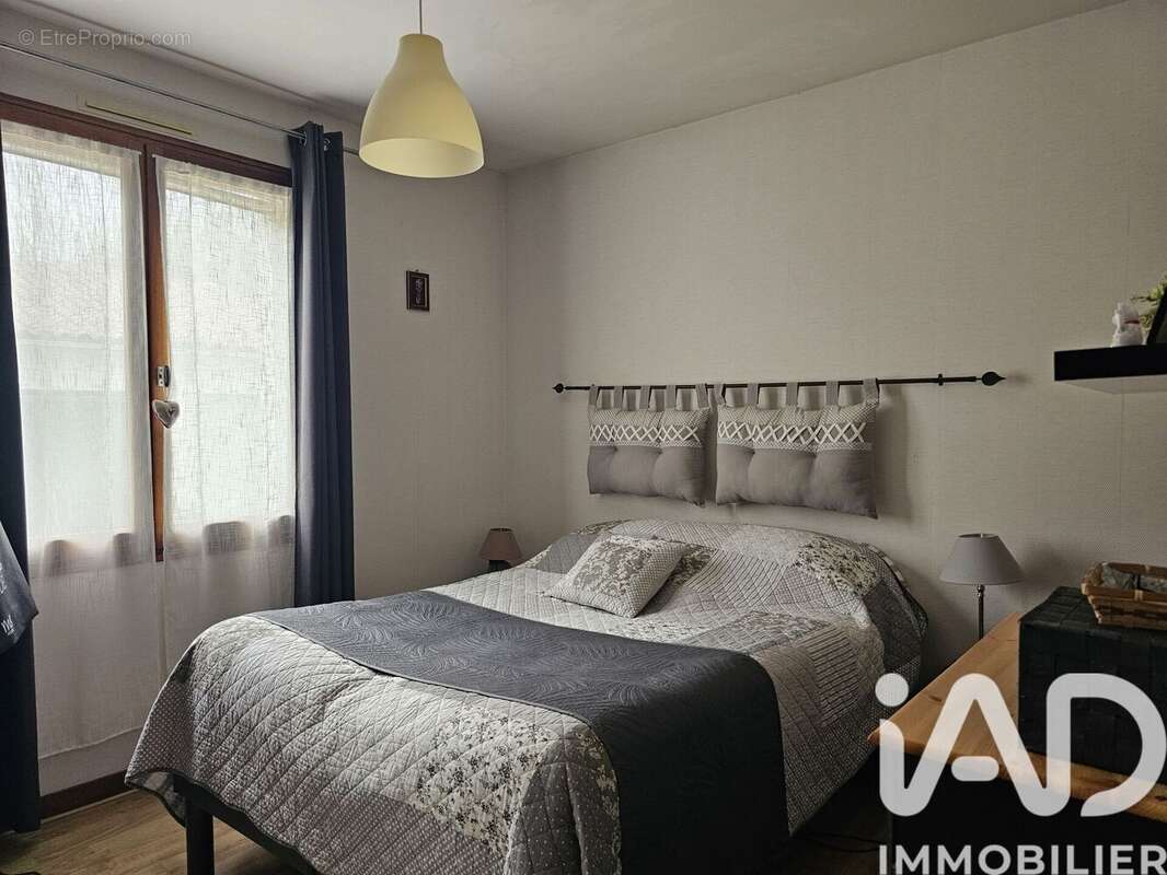 Maison 102 m² à La Vergne  - photo 8