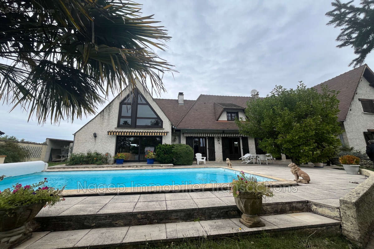 Maison à SAINT-REMY-EN-ROLLAT