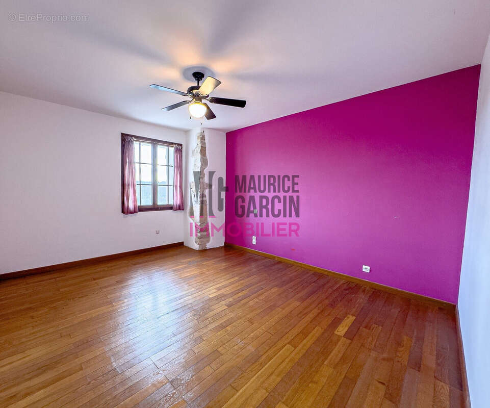 Maison à LAUDUN-L&#039;ARDOISE