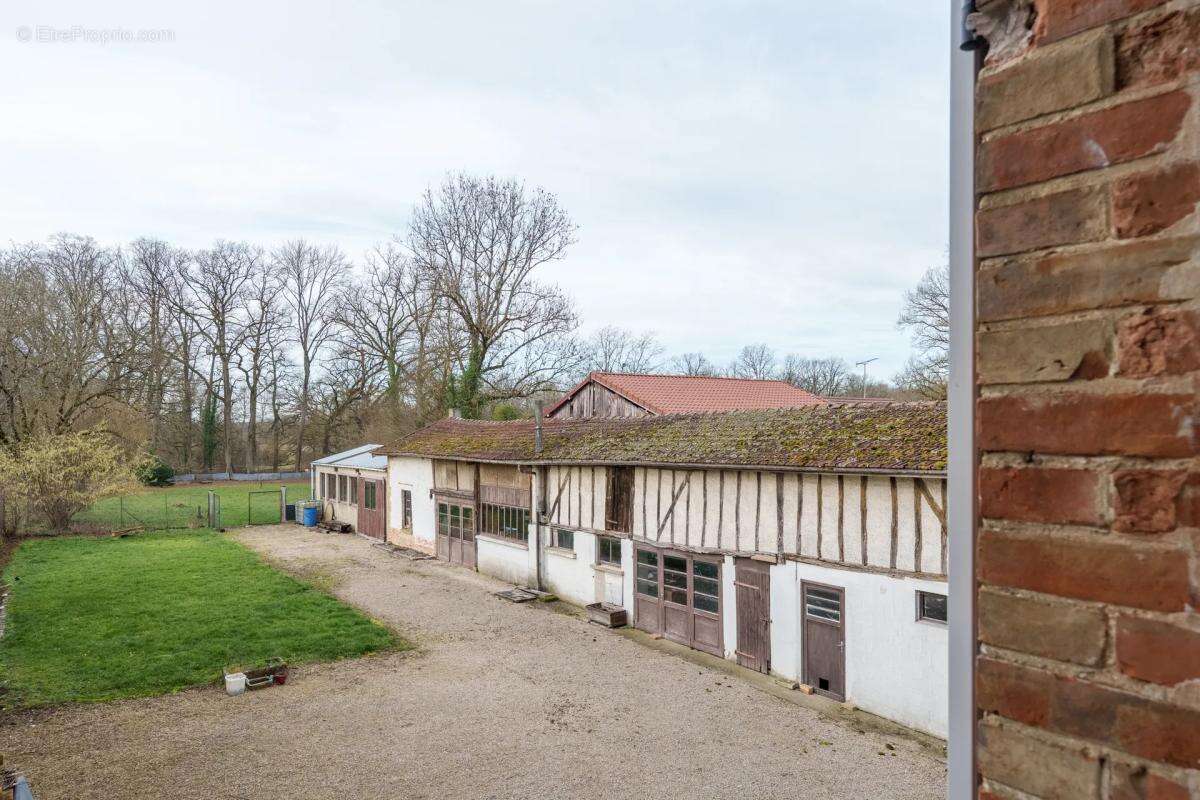Maison à SAINT-REMY-EN-BOUZEMONT-SAINT-GENEST-ET-ISSON