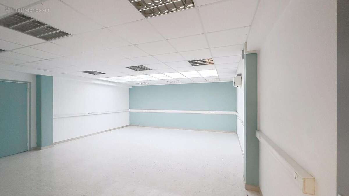 Photo 6 - Commerce à LE CANNET