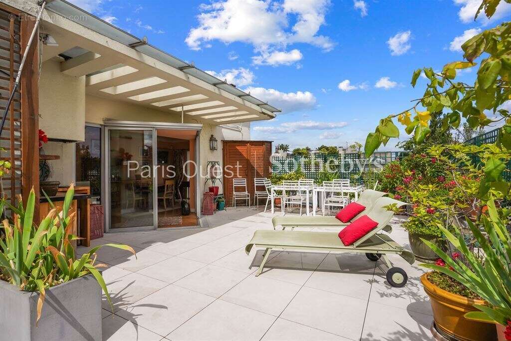 Appartement à NEUILLY-SUR-SEINE