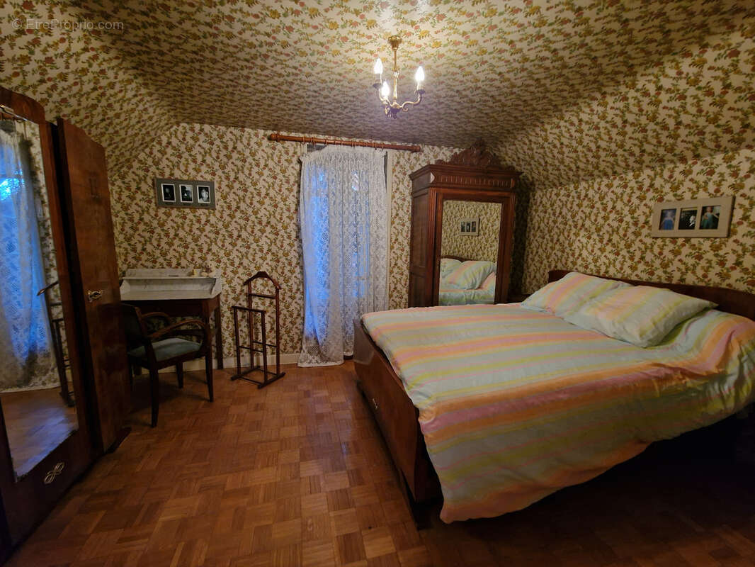 Maison à ALLASSAC
