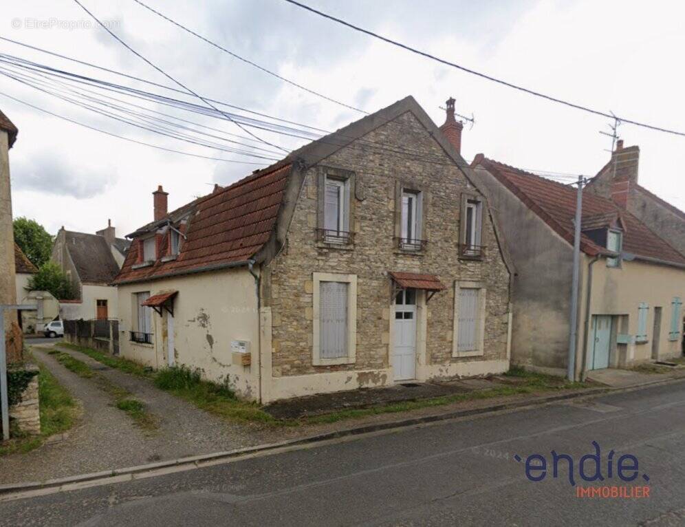 Maison à SAINT-PIERRE-LE-MOUTIER