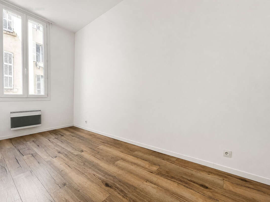 Appartement à MARSEILLE-1E