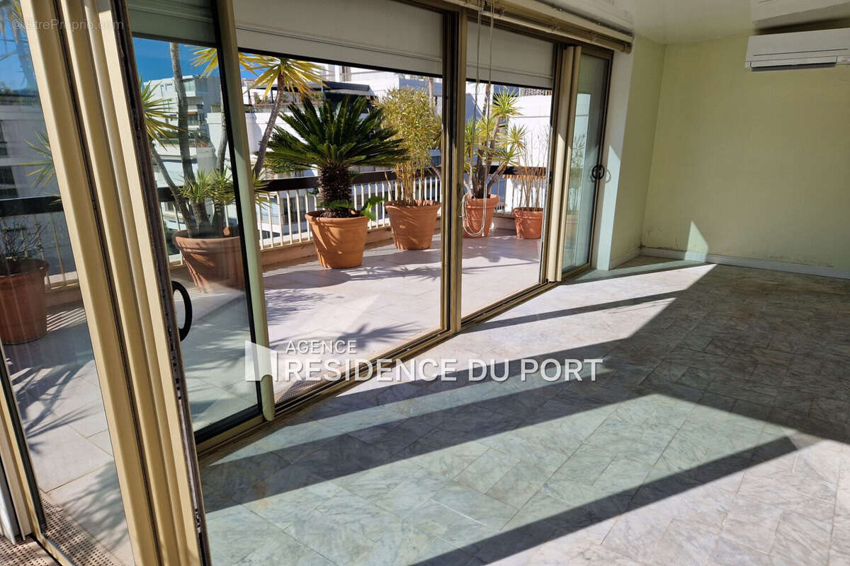 Appartement à MANDELIEU-LA-NAPOULE