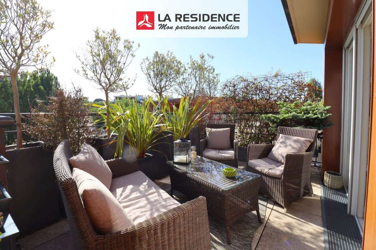 Appartement 99 m² à Fontenay-Le-Fleury  - photo 2