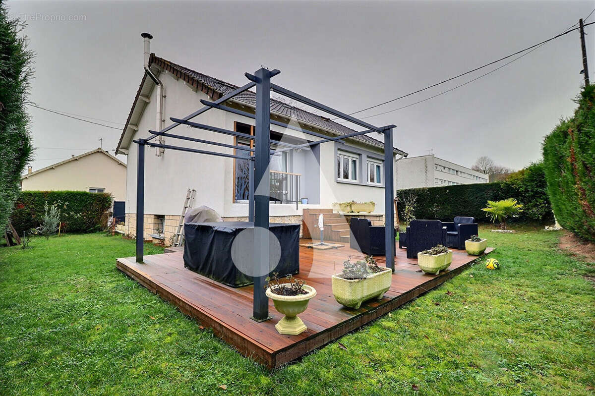 Maison à CHAMPAGNE-SUR-OISE