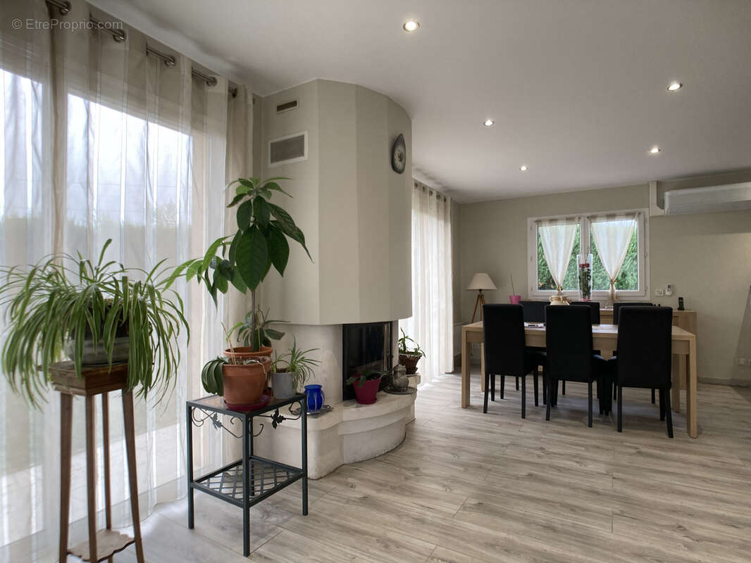 Maison à AMBARES-ET-LAGRAVE